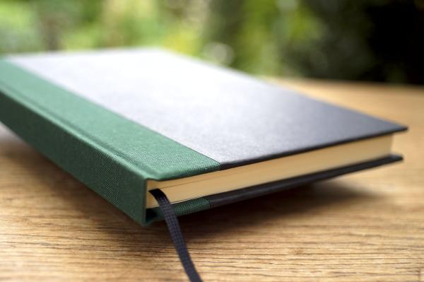 Writing and notebook black, with green linen